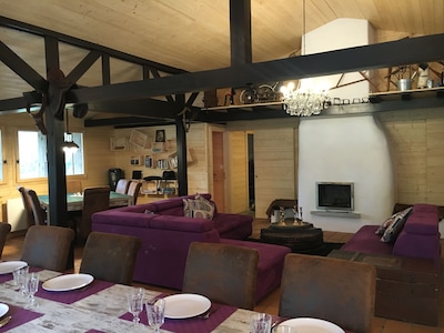4-star chalet between lake and mountain, jacuzzi, sauna, opposite the slopes.