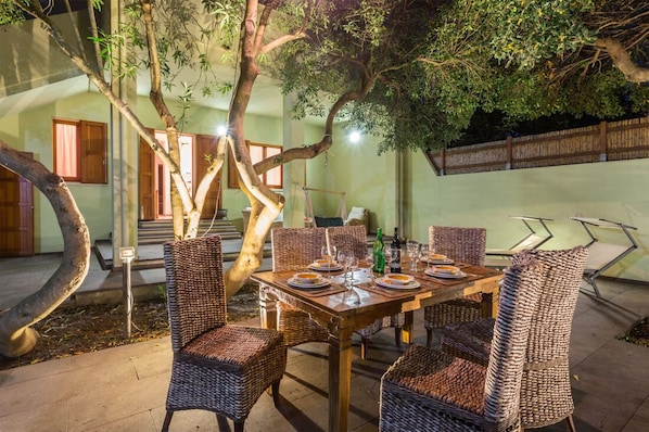 Outdoor dining