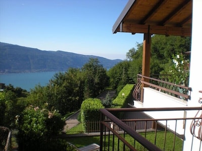 Schönes Ferienhaus Gardasee/Tignale, Traumblick auf Berge u. Gardasee mit Garage