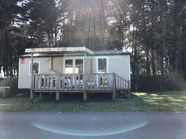 Mobil-home vu de l'extérieur