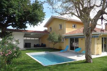 Villa Capbreton 130 m2, 4 bedrooms, 2 bathrooms, garden, swimming pool.