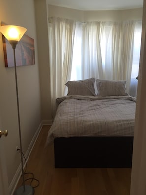 queen size Platform bed in bedroom quality comfortable mattress