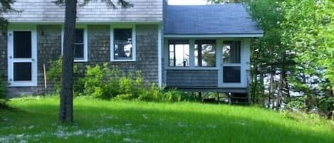 Piper Nest Cottage overlooking Smith cove