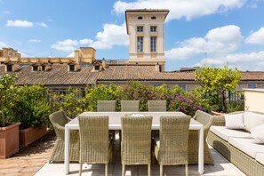 The rooftop garden has a Jacuzzi, a large siting area with tables and sofas