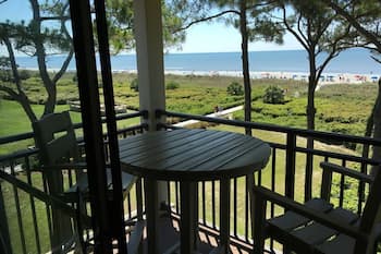 DIRECT OCEANFRONT with Million Dollar Views Top Floor/end unit
