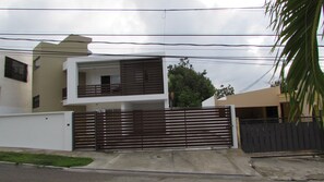 rente con portón.