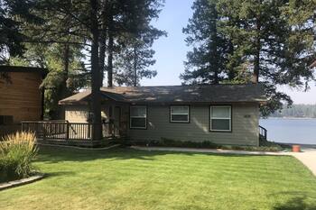 Lake Front House on small private lake; 40 Min to W. Glacier; 20 Min to Bigfork