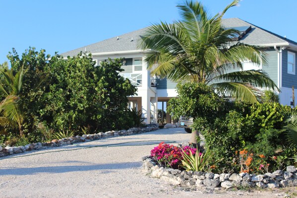 Private driveway and entrance to Cloud Nine