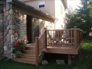 Back deck with patio furniture for 6.