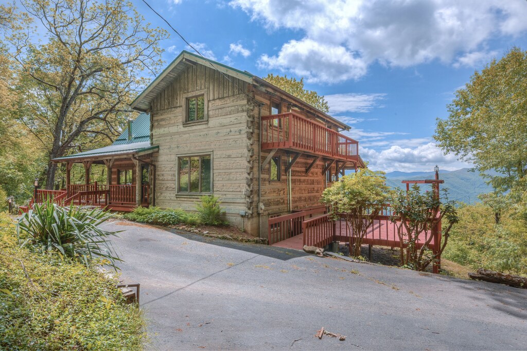 Plott Mountain Home-Amazing views @ 4,100 feet!!! - Haywood County