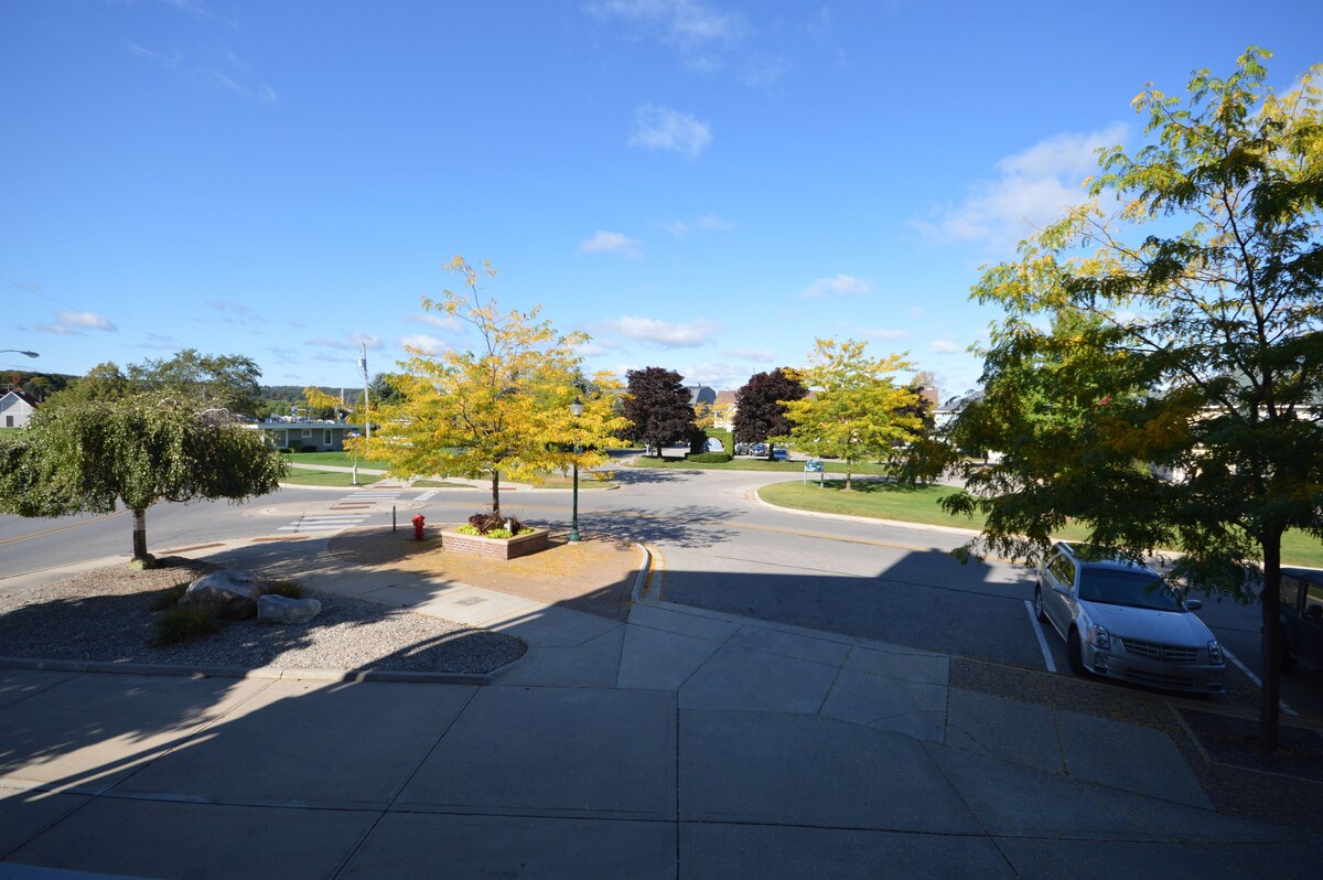 Boyne is where it’s at! Beautiful condo set in the heart of the 4 seasons!