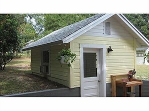 Garden shed/laundry facilities. Patio area.