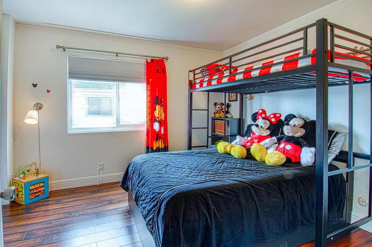 Funtierland + Maleficent’s Retreat + Walk to Disney + 3 Pools + Netflix