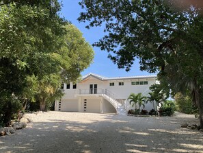 Front entrance to San Roc