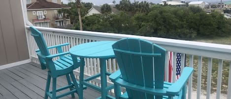 Large Balcony Faces the Gulf