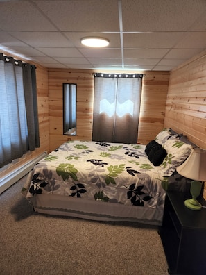 1st bedroom queen bed