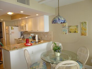 Kitchen / Dining Area