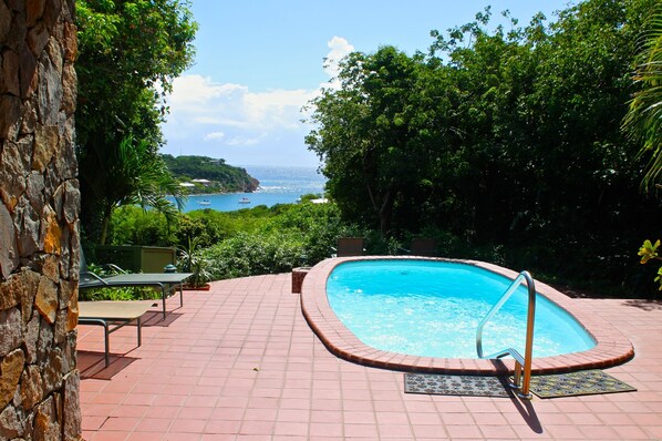 Haiku - 3 bdrms - Pool - Spa - Private - Great  family retreat on acre of land.