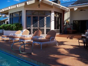 Elegant & causal outdoor lounging,poolside