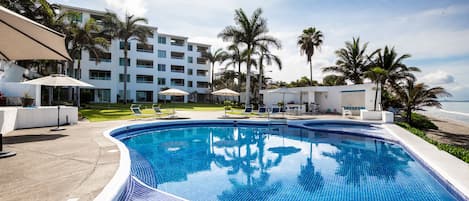 Great view of the swimming pool,Loungers and Jacuzzi.