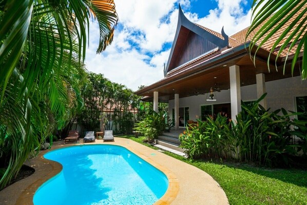Romanee - 2BR Comfortable Pool Villa