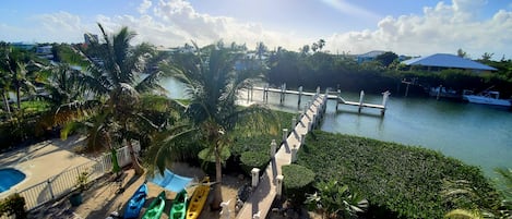 ROOFTOP VIEW 