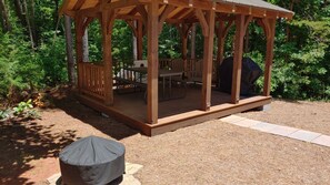 Picnic and fire pit area beside cabin