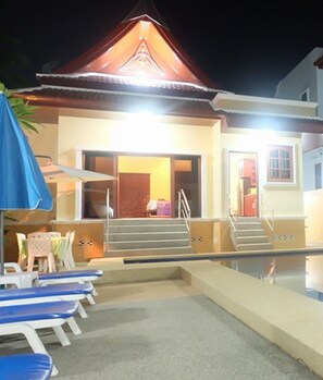 Majestic Villas 2,3 bedroom . Pool are with 6 loungers.