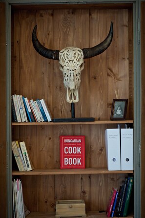 Guiding books for the city and cuisine