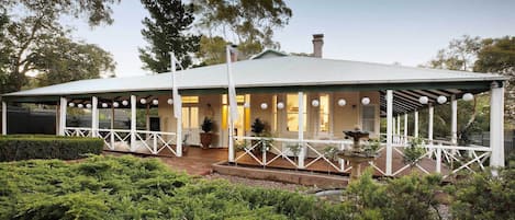 Hartung House is a heritage listed property located in the heart of Mundaring