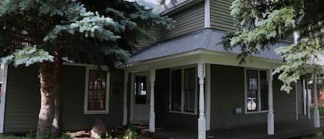 Large wrap-around porch with view of the mountains