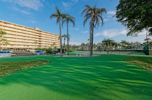 9 Hole Putting Green