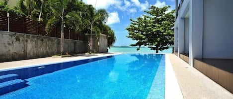 Beachfront Apartment Pool Access