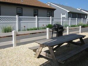 Dwst Picnic Area With Gas Grill