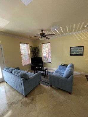 The1st floor living area provides gathering space and a smart TV for streaming.