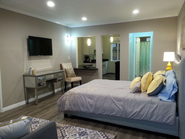 Single Unit with separate full size kitchen and full size bathroom