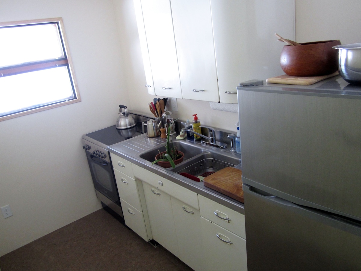 Bamboo: Spacious with Cedar Wet-room.