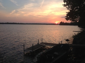 BEAUTIFUL SUNSETS, QUIET, WATERFRONT CLOSE TO TOWN AND NEAR ATTRACTIONS