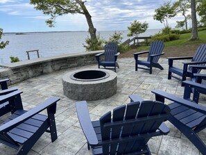 Oceanside 23'x28 ' Fire Pit
8 Adirondack chairs
Hip wall seating