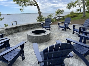 Oceanside 23'x28 ' Fire Pit
8 Adirondack chairs
Hip wall seating