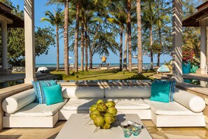 Beachfront Balinese Villa Mia w. Chef