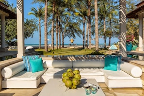 Beachfront Balinese Villa Mia w. Chef