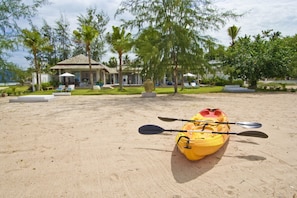 Beachfront Balinese Villa Mia w. Chef