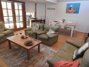 Lounge/dining open plan