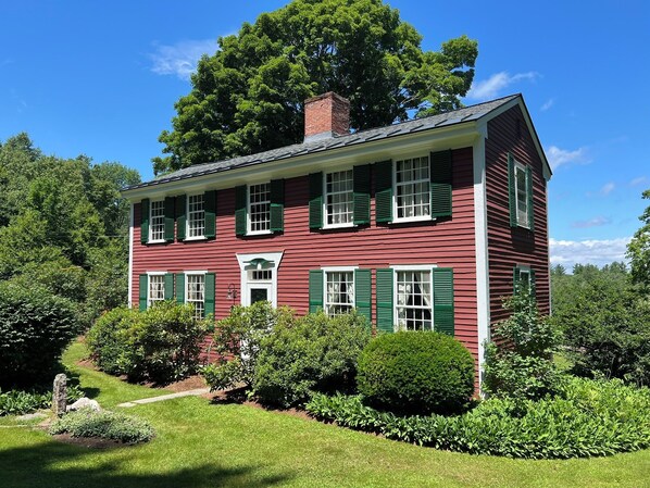 Step back in time beautifully preserved 1780s farm house 