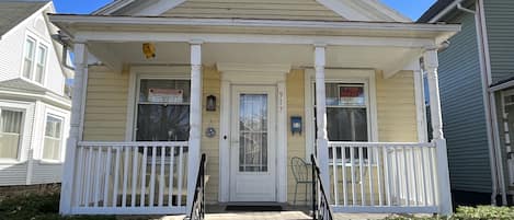 Welcome to the Sunflower in historic downtown Saint Joe