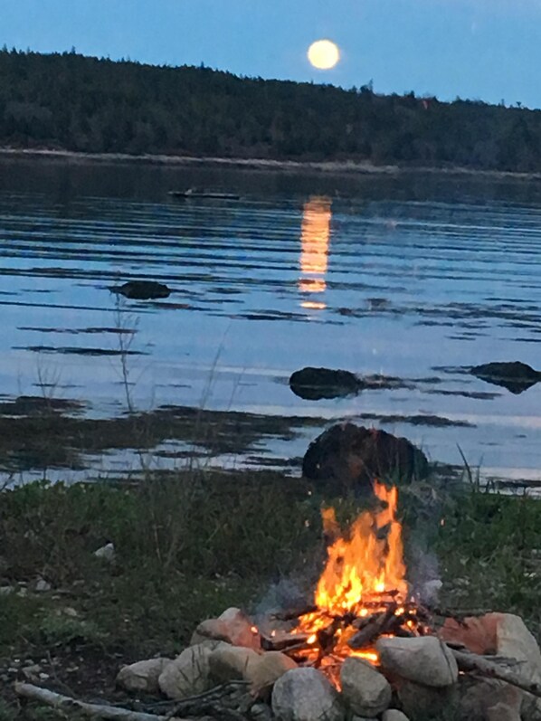 Fire pit at the edge of the shore with full moon/clear ski views