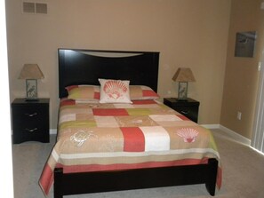 3rd floor bedroom queen sized bed