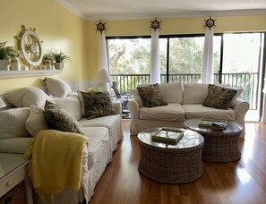Living Room. I sofa and 1 Sofa Bed (Queen size). 