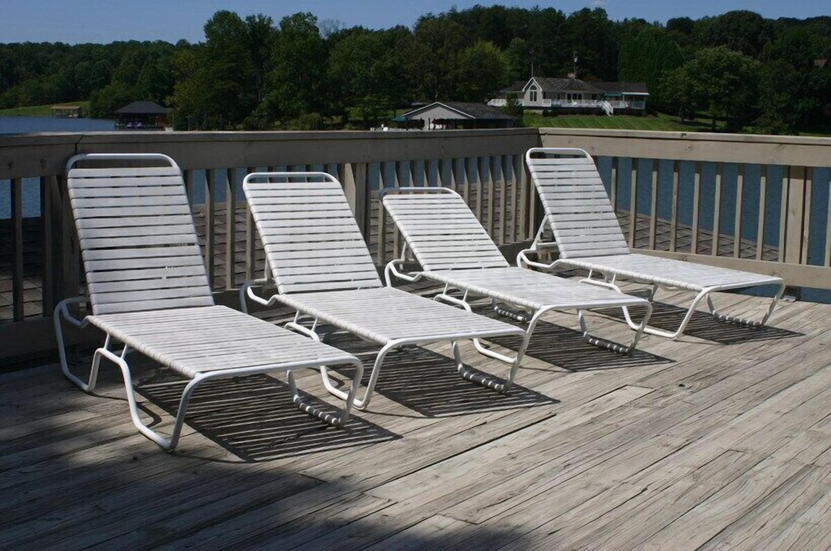 Beautiful Point lot, Private and Serene